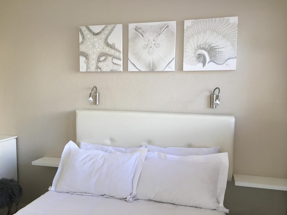 Baywatch House Bed & Breakfast 3*